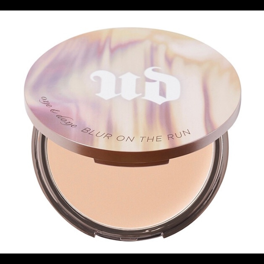 Urban Decay Blur On The Run Light To Medium